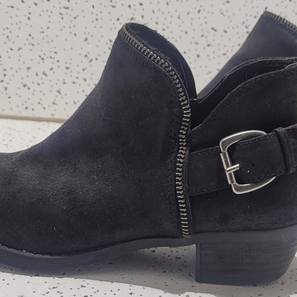 ANKLE BOOTIES